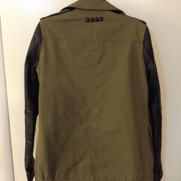 FOREVER 21 OLIVE GREEN JACKET W/ FAUX  SLEEVES - Picture 3 of 5
